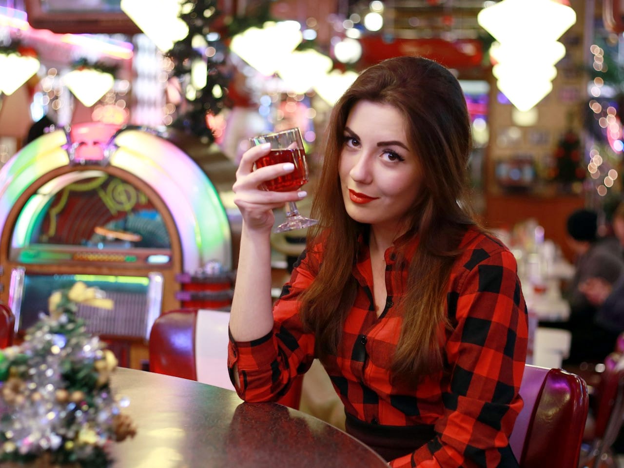 How to Create Instant Attraction at Bars and Clubs